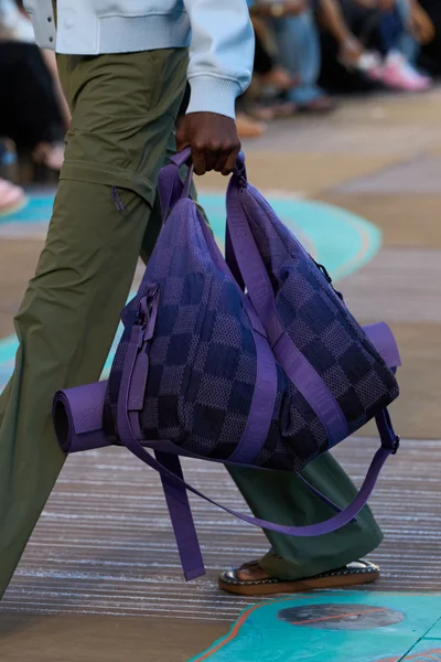Look 70